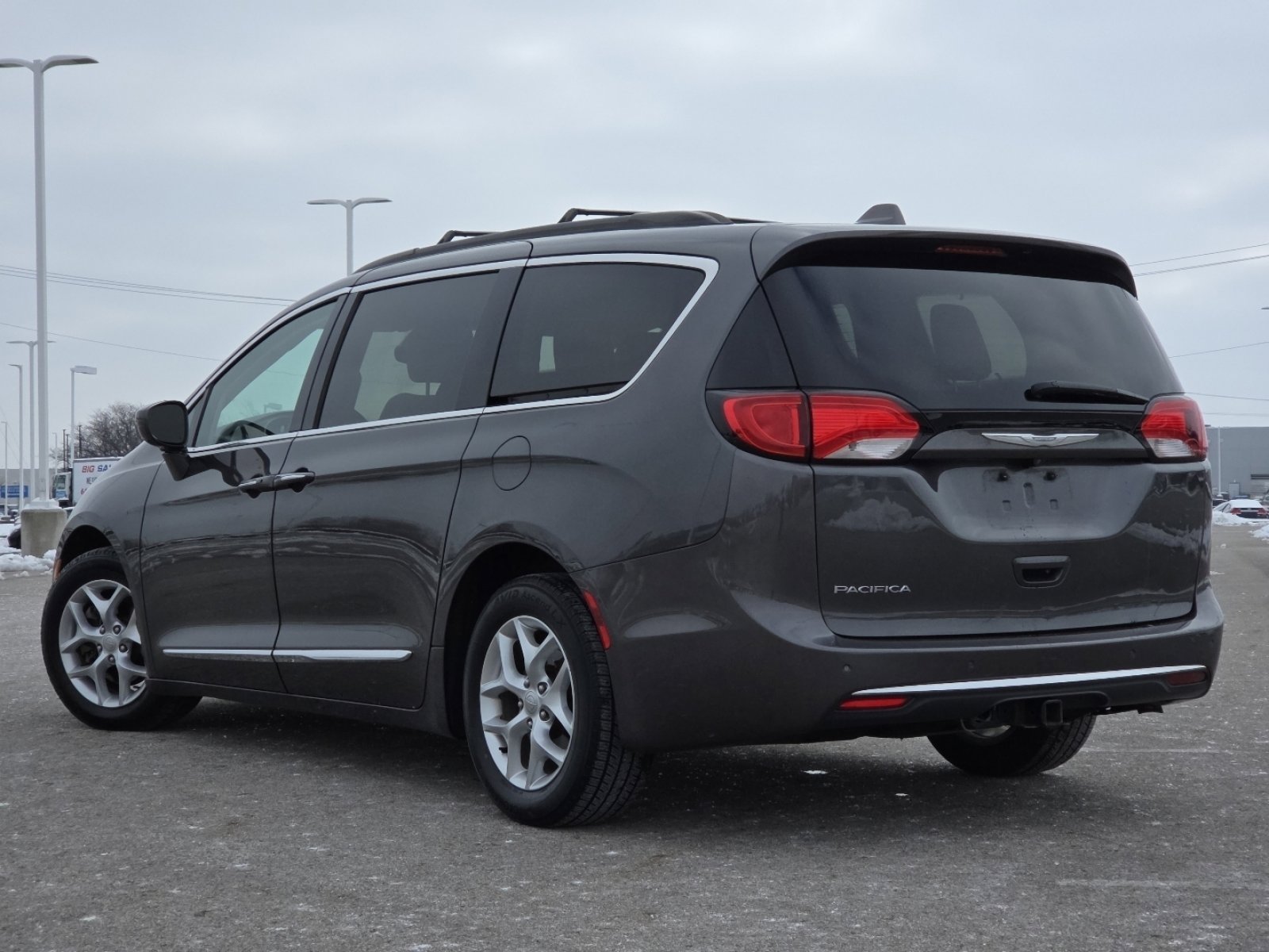 Used 2017 Chrysler Pacifica Touring-L w/ Tire & Wheel Group image 13