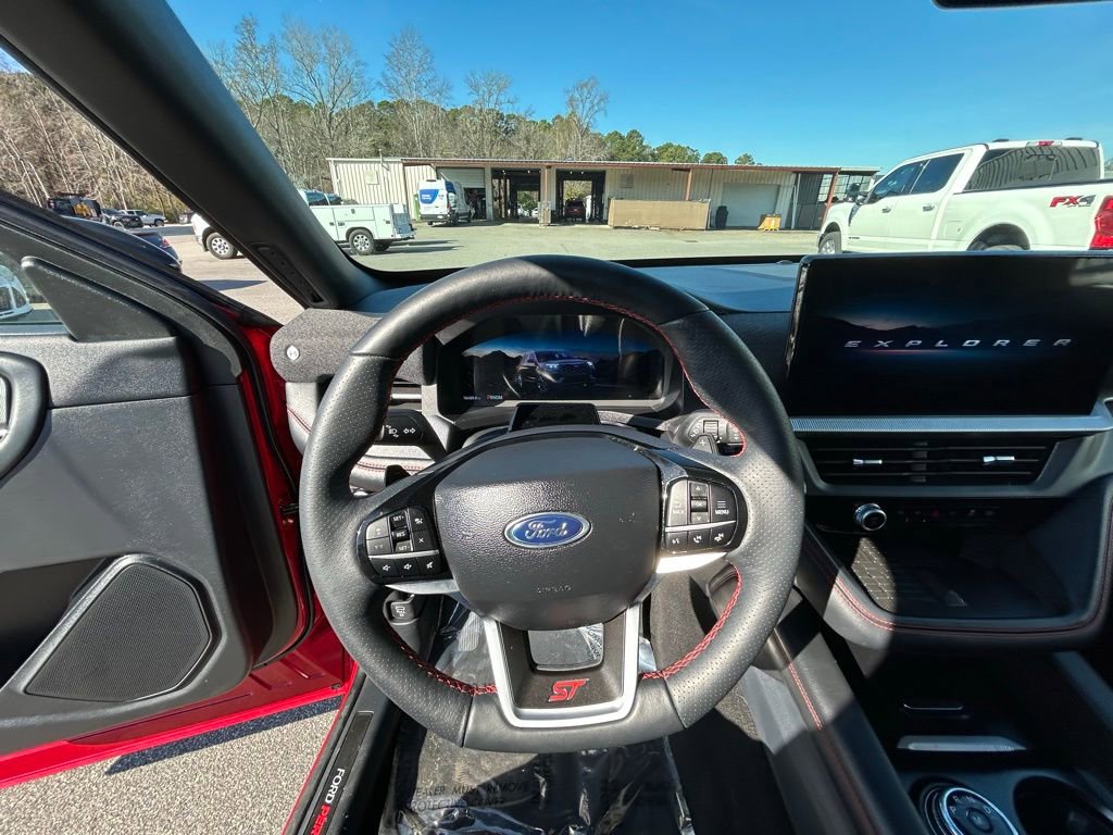 Used 2025 Ford Explorer ST AWD/4WD image 33