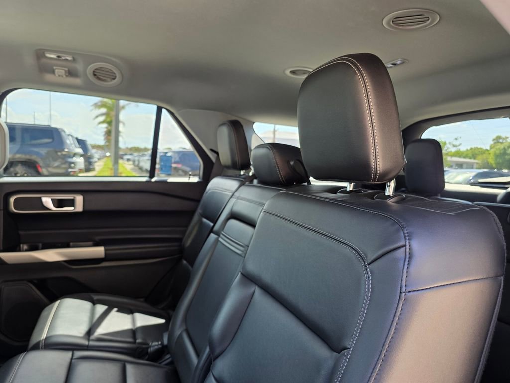 Used 2021 Ford Explorer XLT w/ Equipment Group 202A image 19