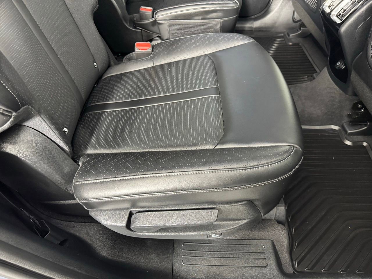 Used 2025 Kia Sorento SX image 31