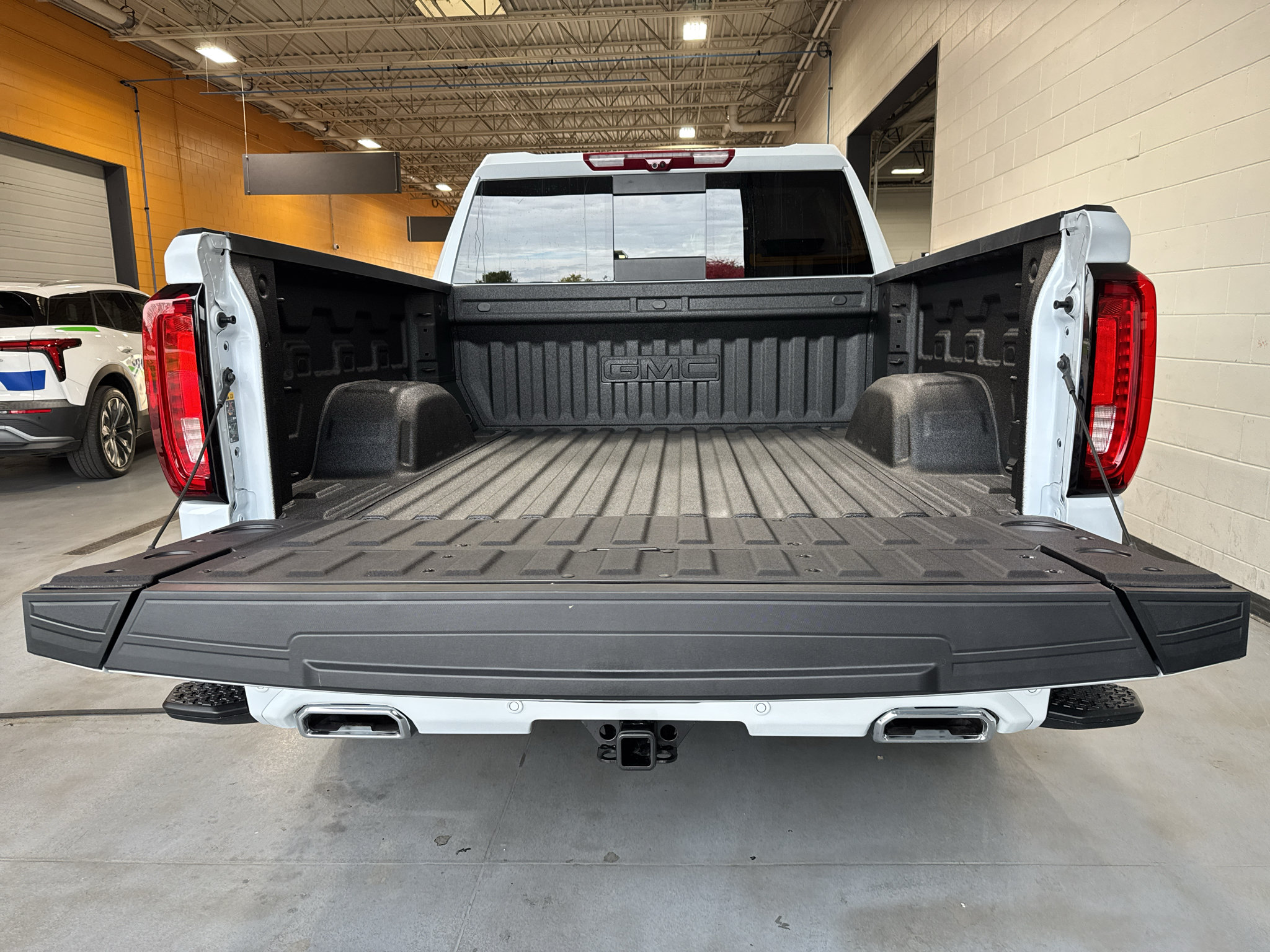 New 2026 GMC Sierra 1500 Denali w/ Technology Package AWD/4WD image 23