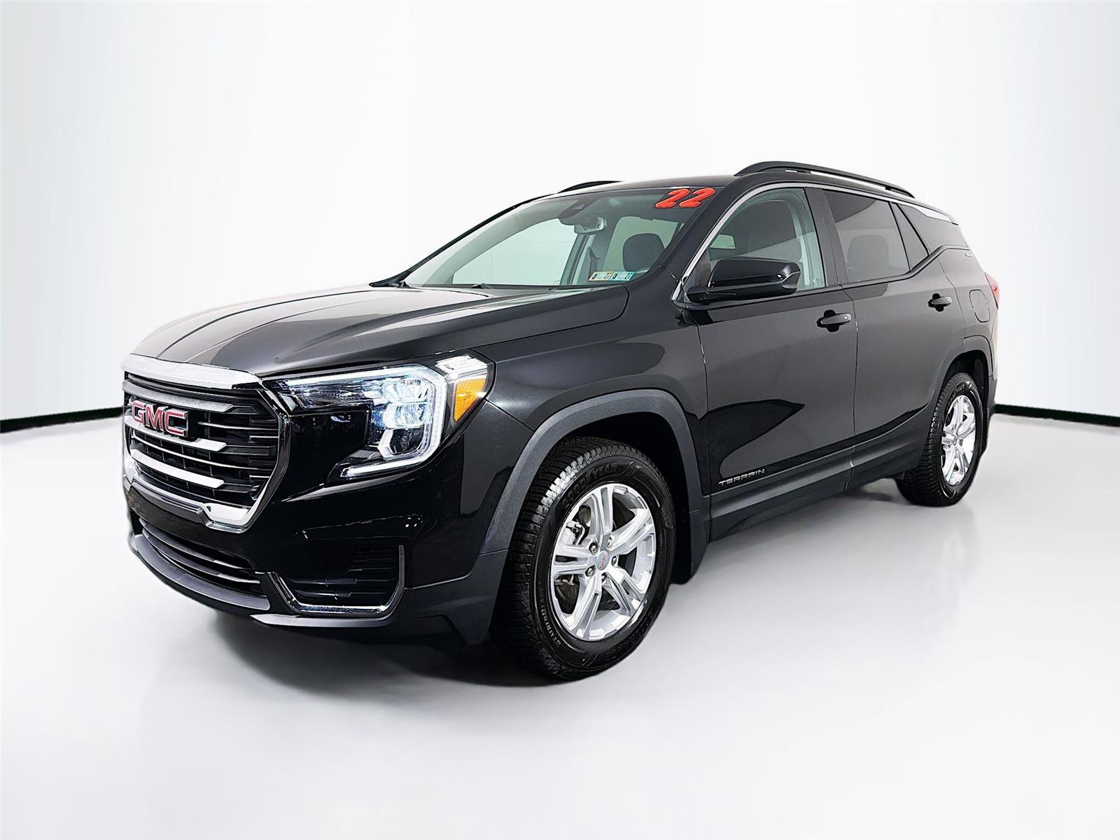 Used 2022 GMC Terrain SLE w/ Driver Convenience Package image 3