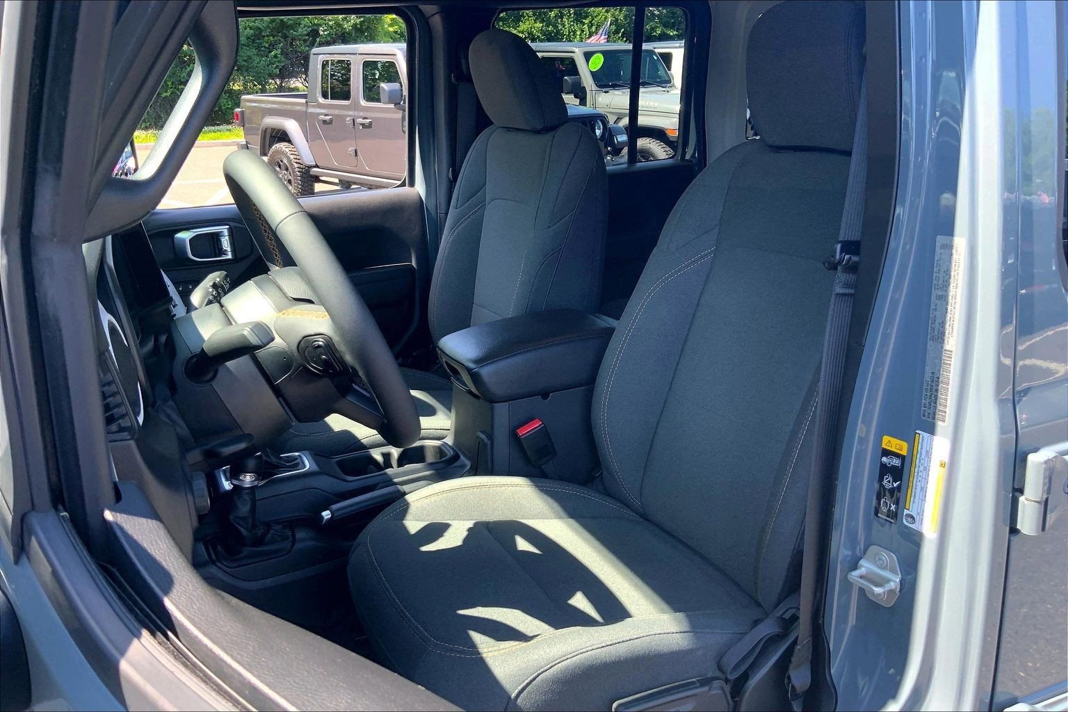 Used 2024 Jeep Wrangler Unlimited AWD/4WD image 8