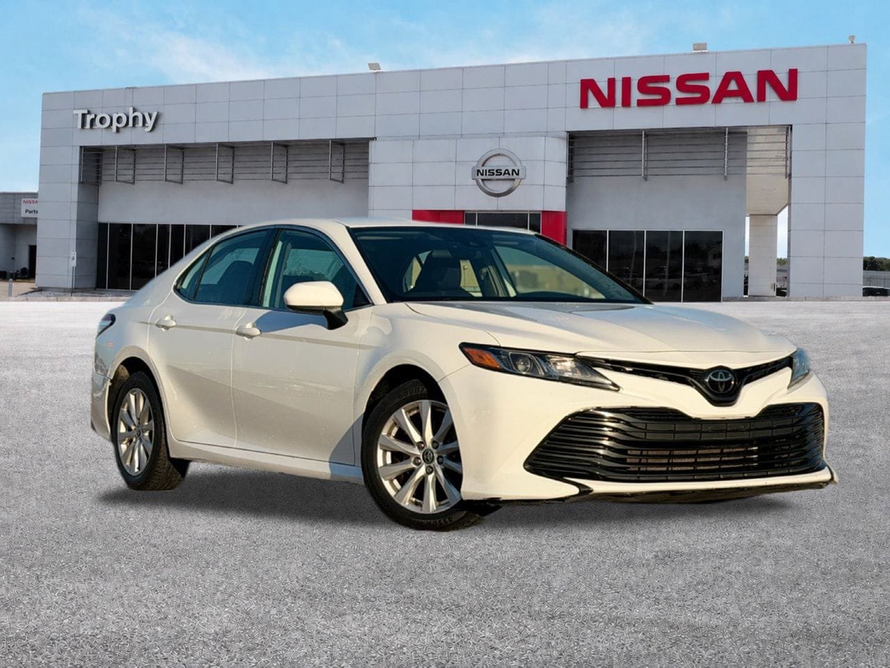 Used 2020 Toyota Camry LE AWD/4WD image 1