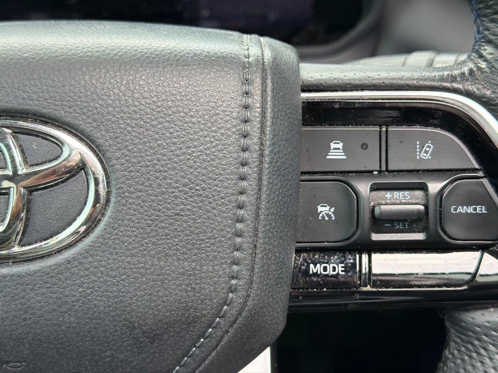 Used 2023 Toyota Sequoia Platinum AWD/4WD image 30
