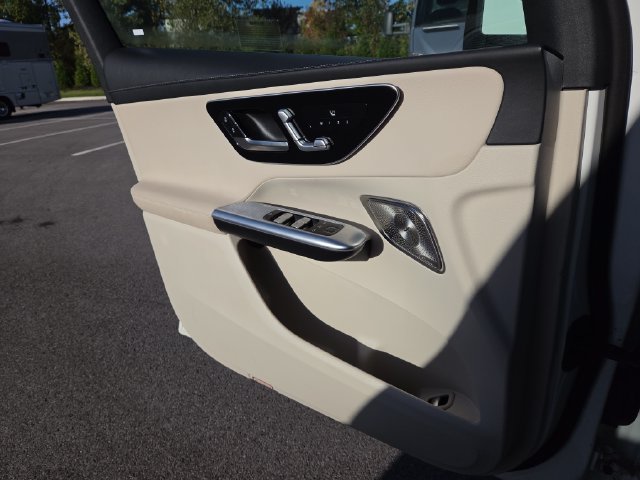 Used 2023 Mercedes-Benz GLC 300 4MATIC w/ Exclusive Trim Package image 18