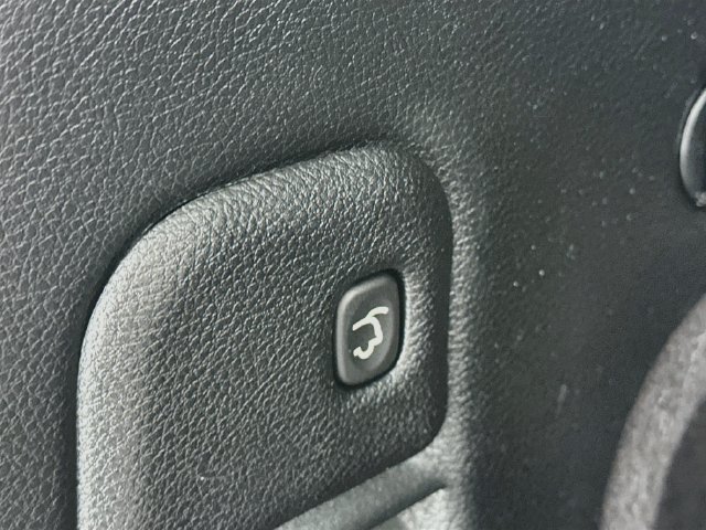 Used 2019 Jeep Grand Cherokee Overland AWD/4WD image 13
