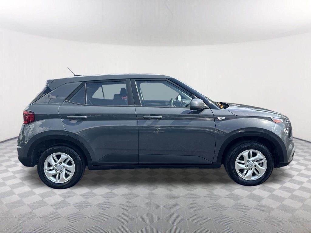 Used 2025 Hyundai Venue SE FWD image 4