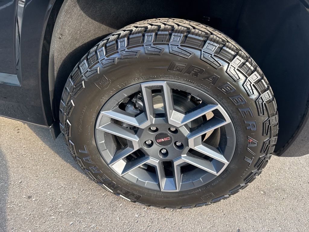 New 2026 GMC Terrain AT4 w/ LPO, Black Badging Package image 32