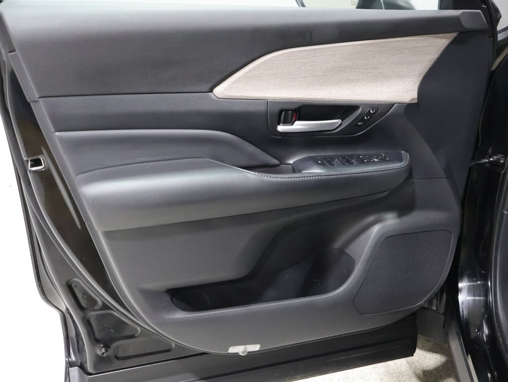 Used 2024 Toyota Grand Highlander AWD image 14