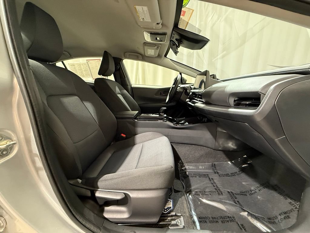 Certified 2025 Toyota Prius LE FWD image 19