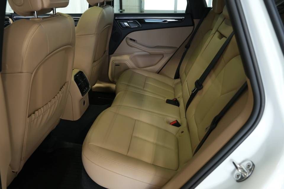 Certified 2025 Porsche Macan AWD/4WD image 27
