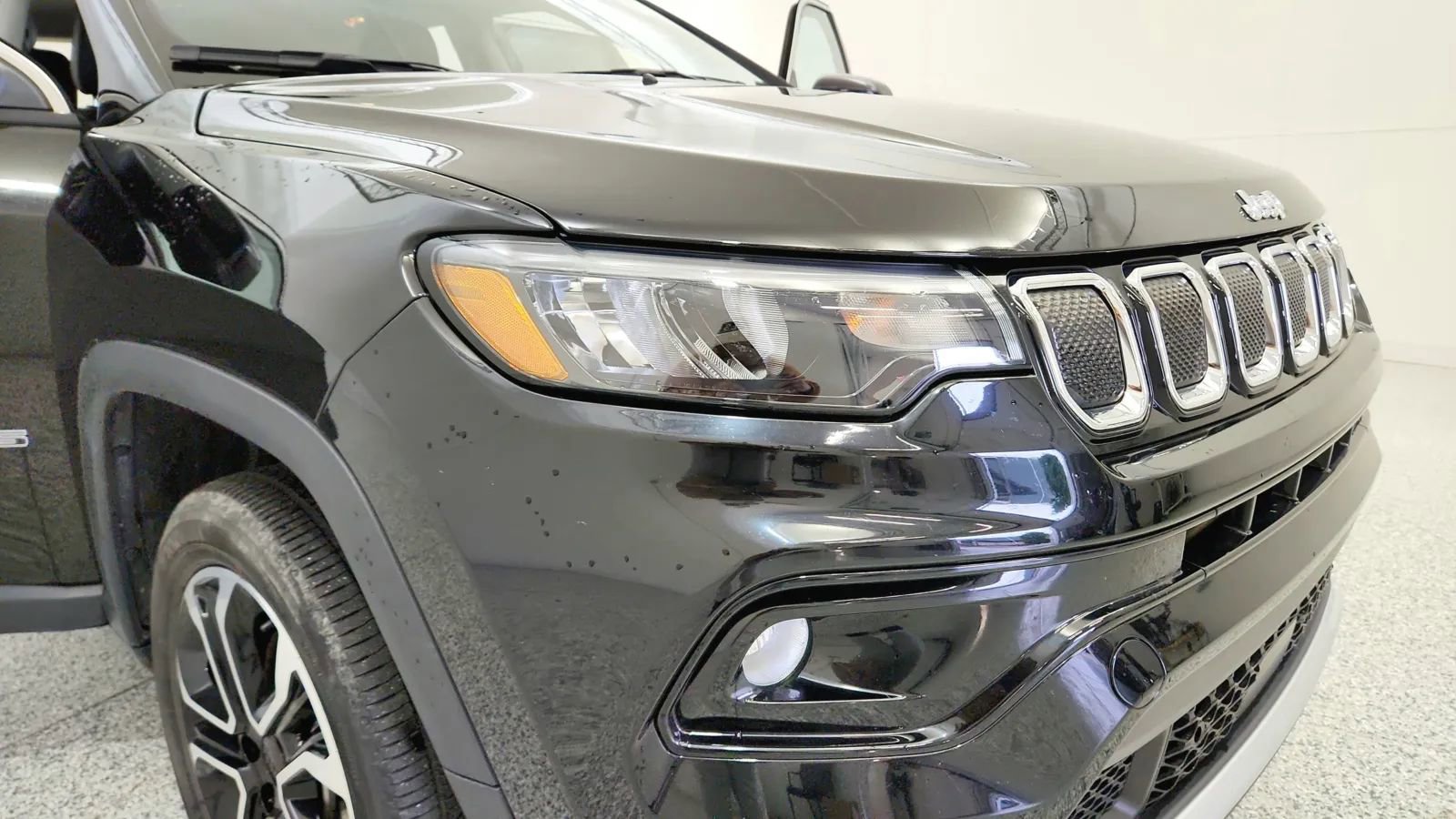 Used 2022 Jeep Compass Limited image 14