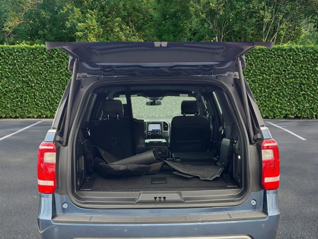 Used 2020 Ford Expedition XLT w/ Equipment Group 202A image 4