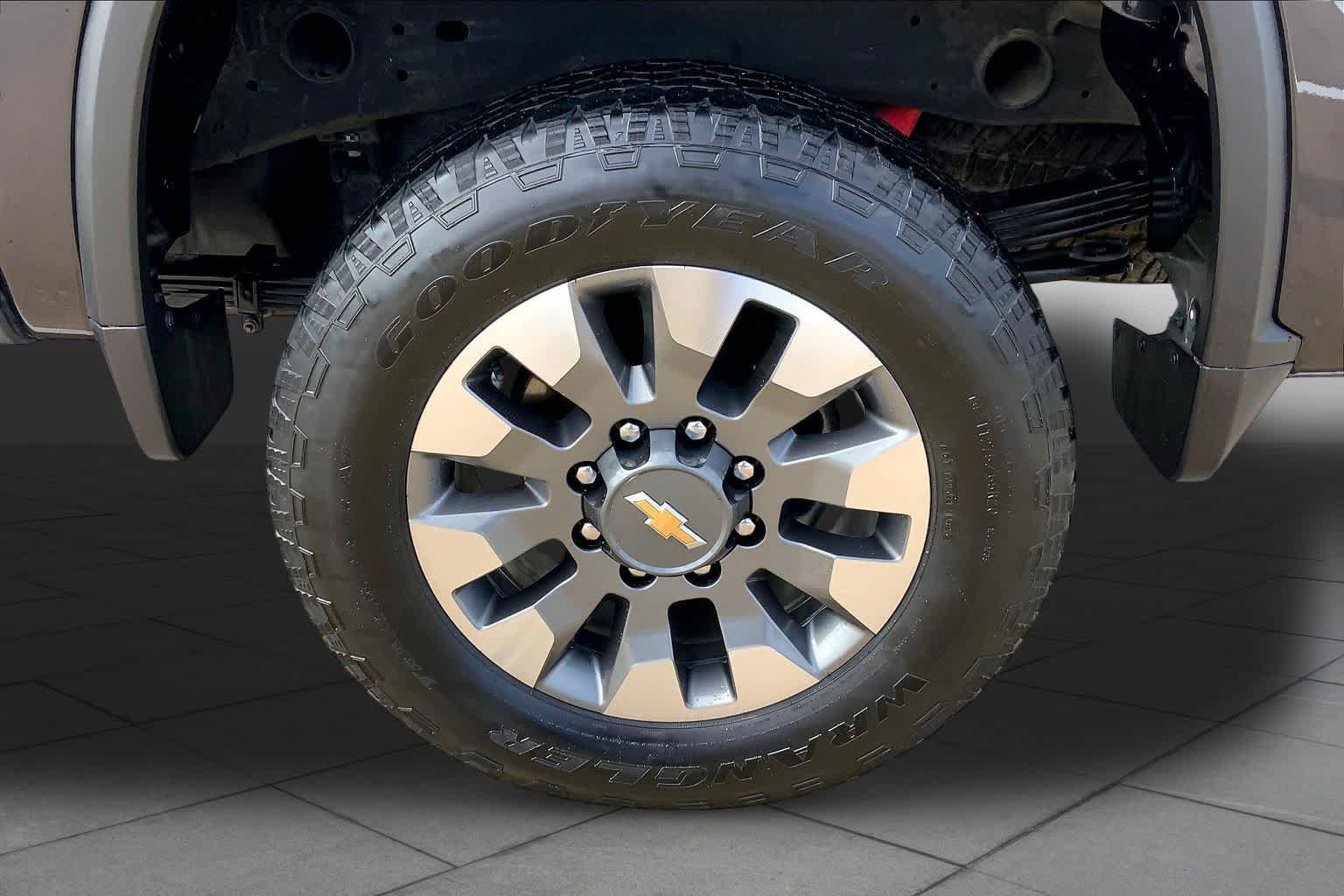 Used 2024 Chevrolet Silverado 2500 Custom w/ Custom Convenience Package AWD/4WD image 11