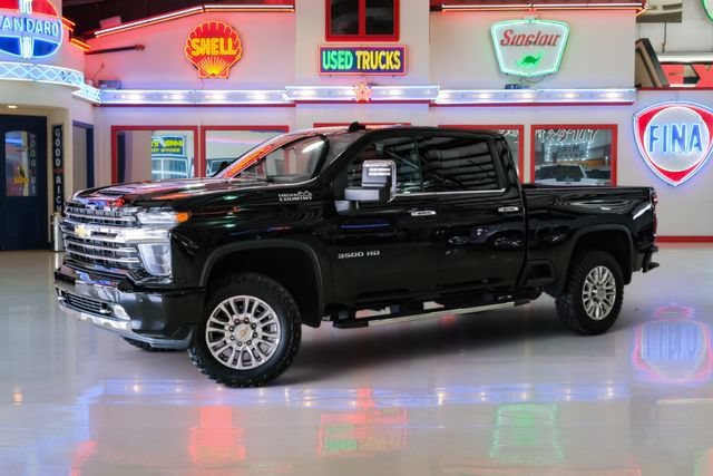 Used 2022 Chevrolet Silverado 3500 High Country w/ Technology Package AWD/4WD image 2