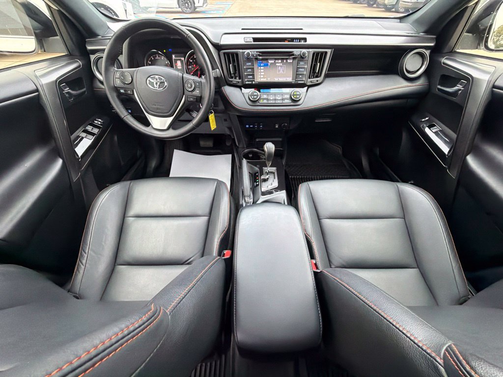 Used 2018 Toyota RAV4 SE w/ All Weather Liner Package AWD/4WD image 23