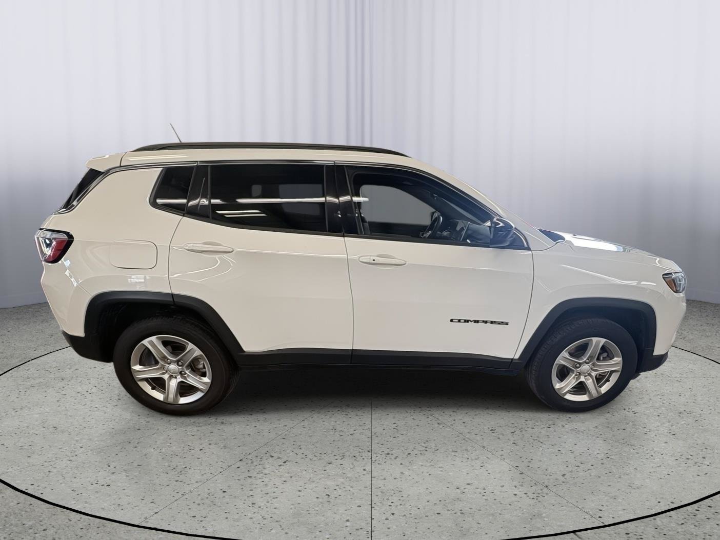 Used 2024 Jeep Compass Latitude AWD/4WD image 7