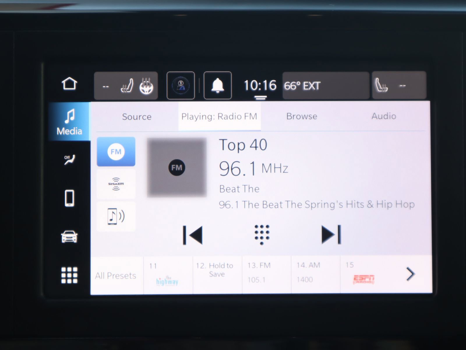 Used 2024 Chrysler Voyager LX image 39