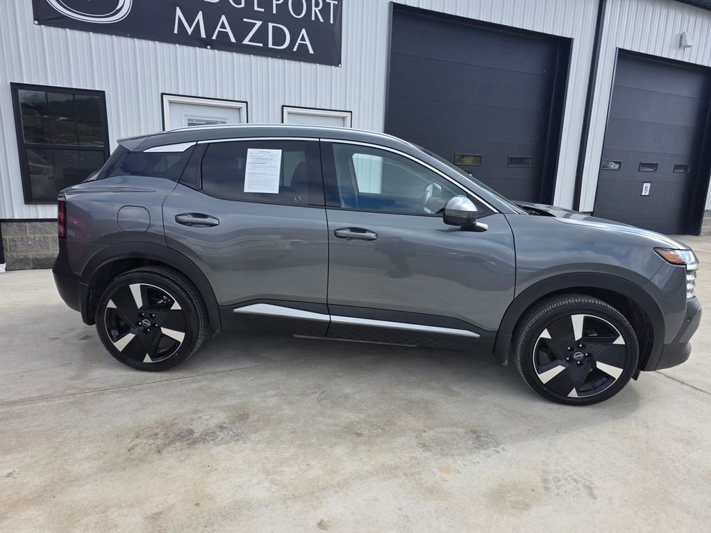 Used 2025 Nissan Kicks SR image 4