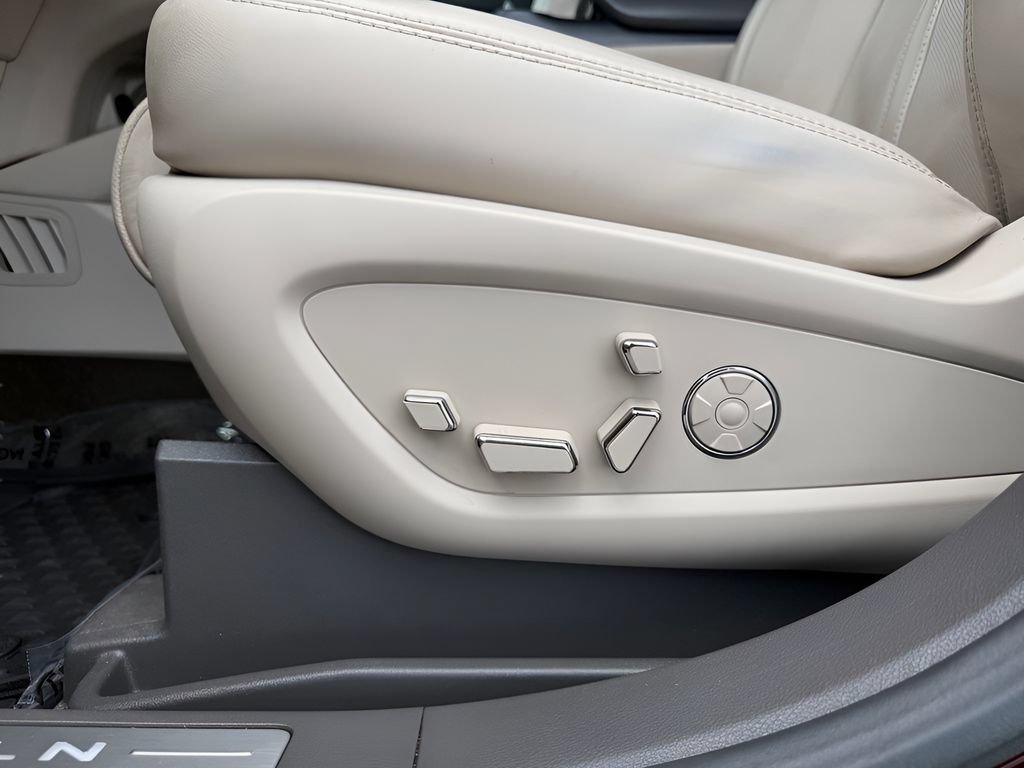 Used 2018 Lincoln MKX Reserve w/ Driver Assistance Package AWD/4WD image 13