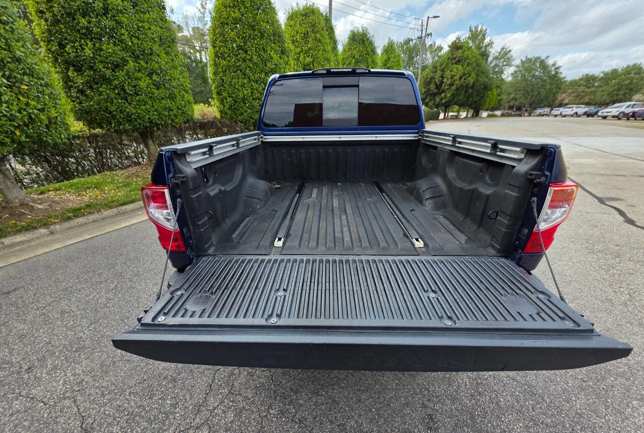 Used 2017 Nissan Titan PRO-4X w/ Pro-4x Convenience Package image 5