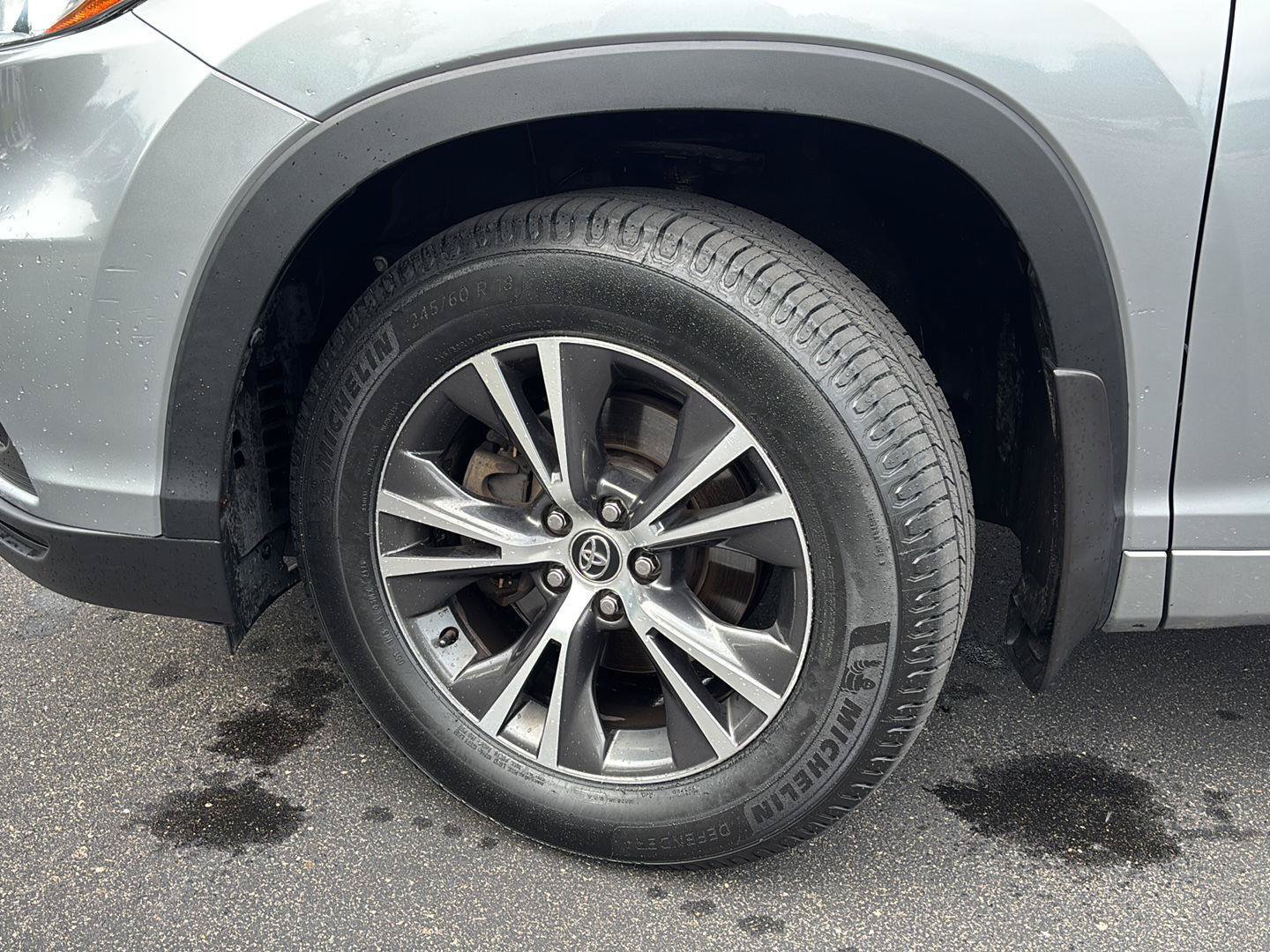 Used 2016 Toyota Highlander XLE AWD/4WD image 5