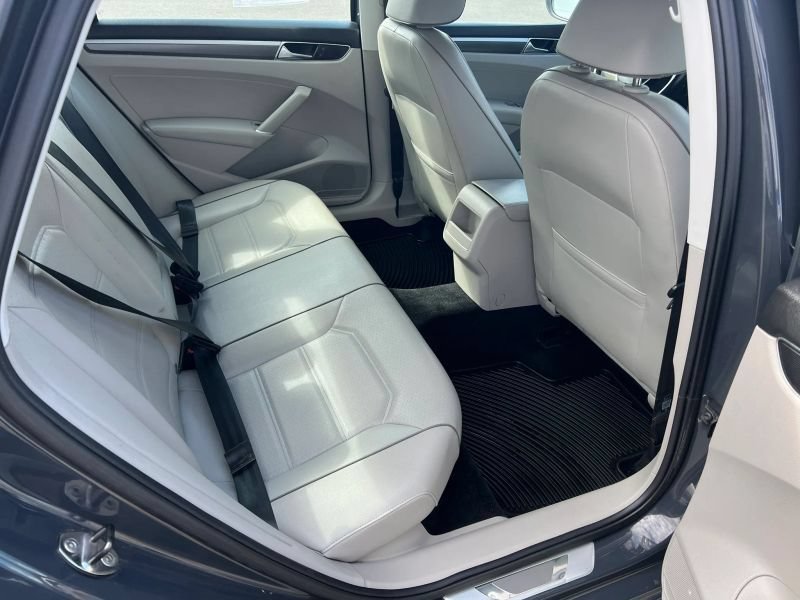 Used 2017 Volkswagen Passat 1.8T R-Line FWD image 10