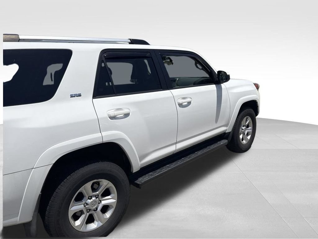 Used 2019 Toyota 4Runner SR5 AWD/4WD image 9