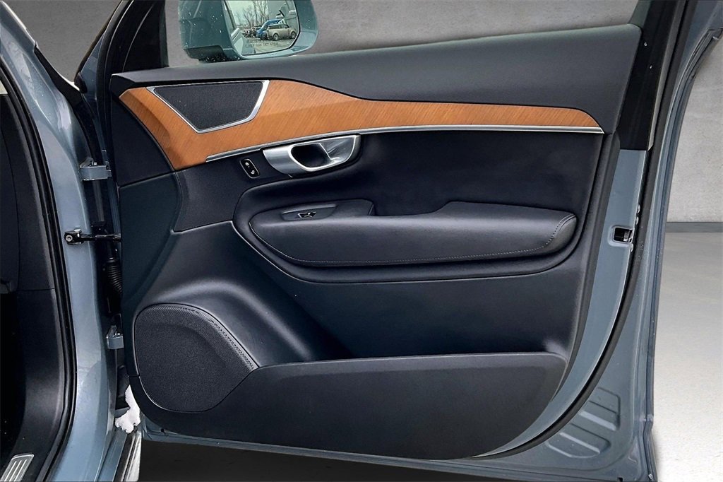 Used 2023 Volvo XC90 B6 Plus w/ Protection Package Premier image 29