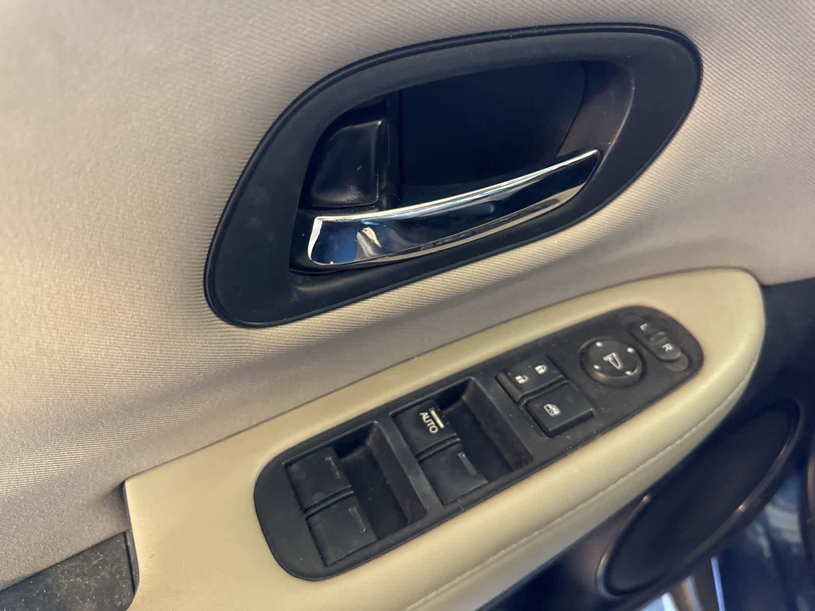 Used 2016 Honda HR-V LX image 17