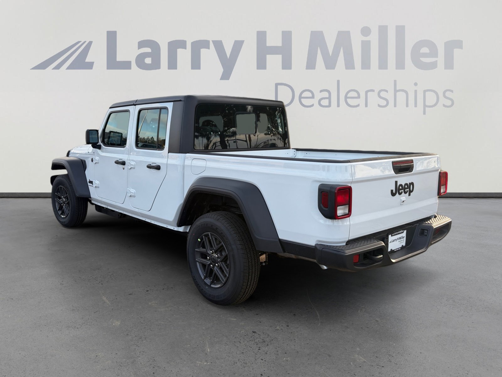 New 2026 Jeep Gladiator Sport AWD/4WD image 3