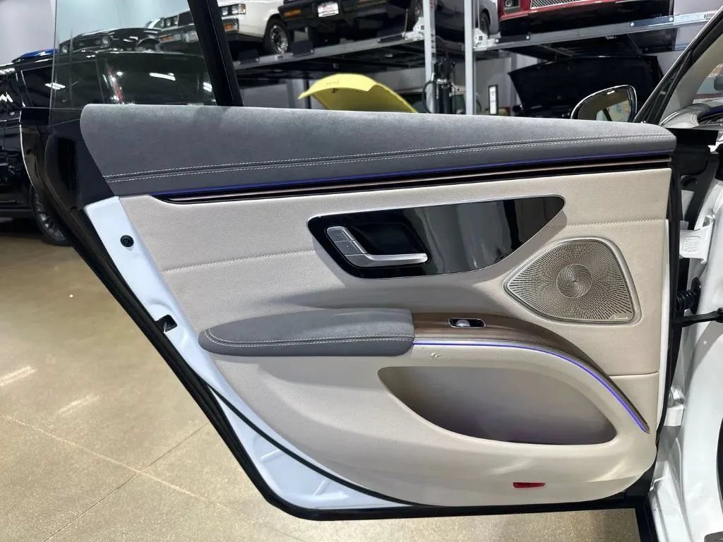 Used 2022 Mercedes-Benz EQS 450+ Sedan image 27