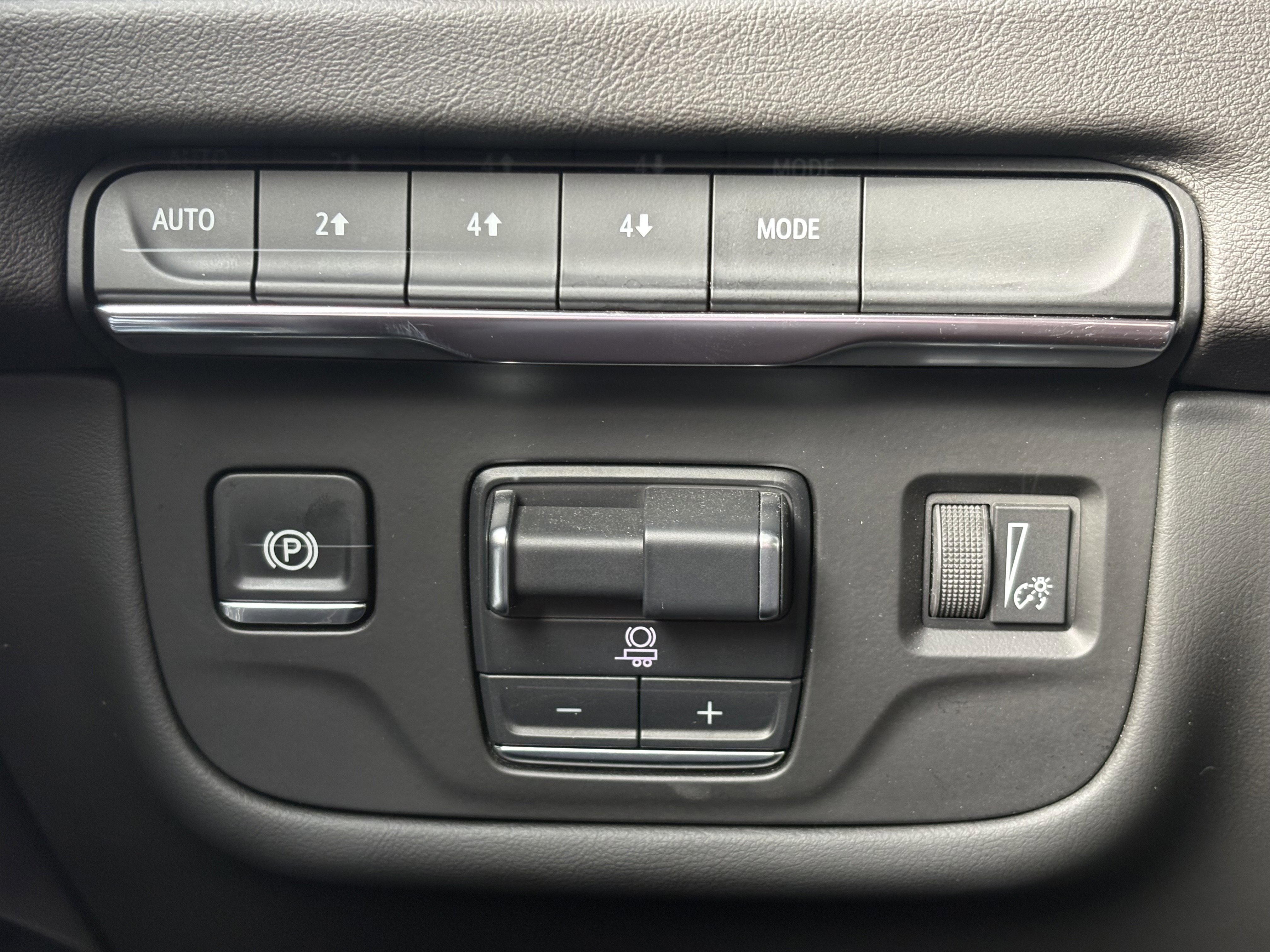 Used 2025 Cadillac Escalade Premium Luxury image 32