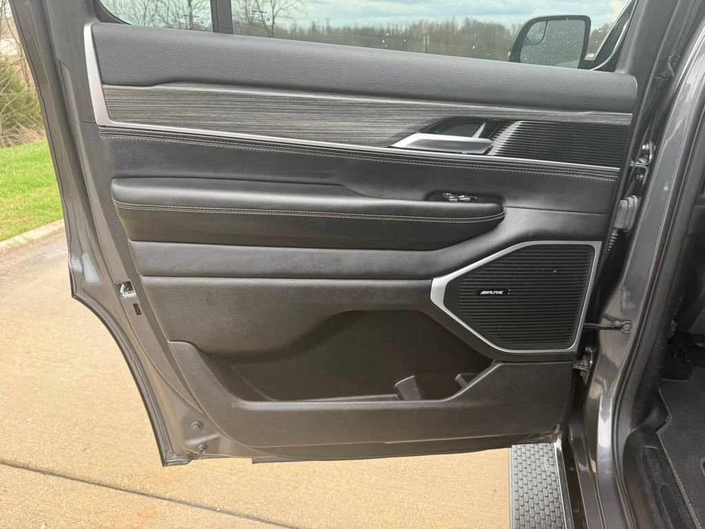 Used 2024 Jeep Wagoneer Series II w/ Flexible Seating Group image 13