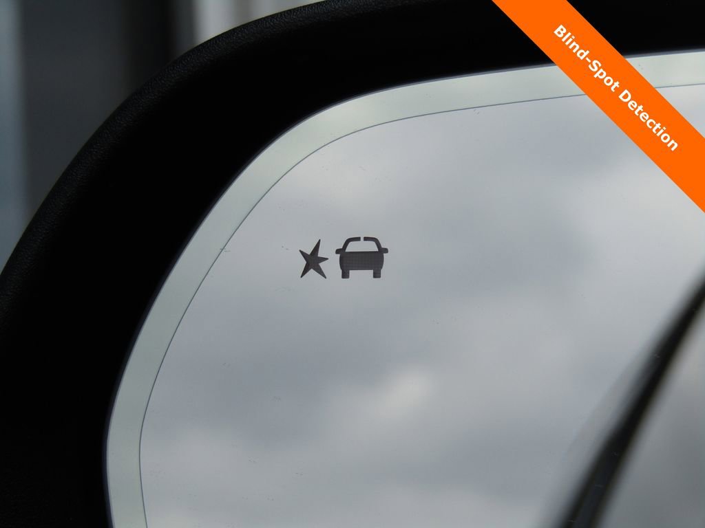 Used 2024 Chevrolet Traverse RS image 15