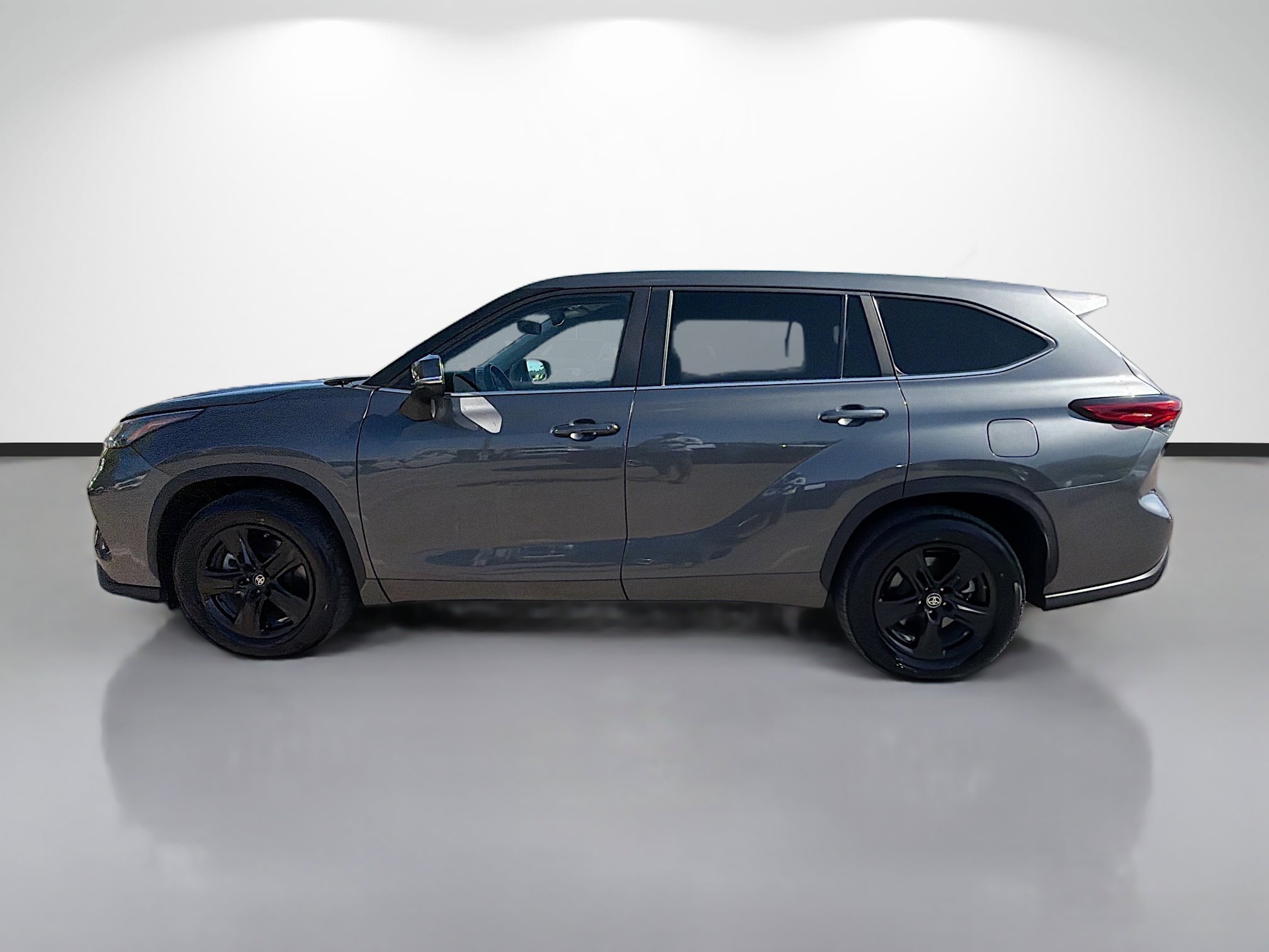 Used 2023 Toyota Highlander LE image 6