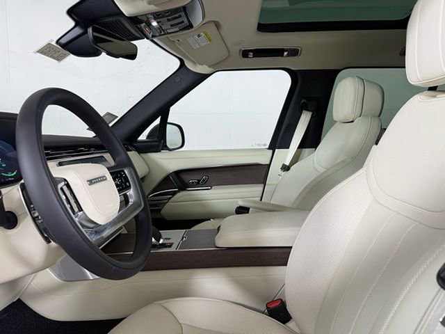 New 2025 Land Rover Range Rover SE image 6