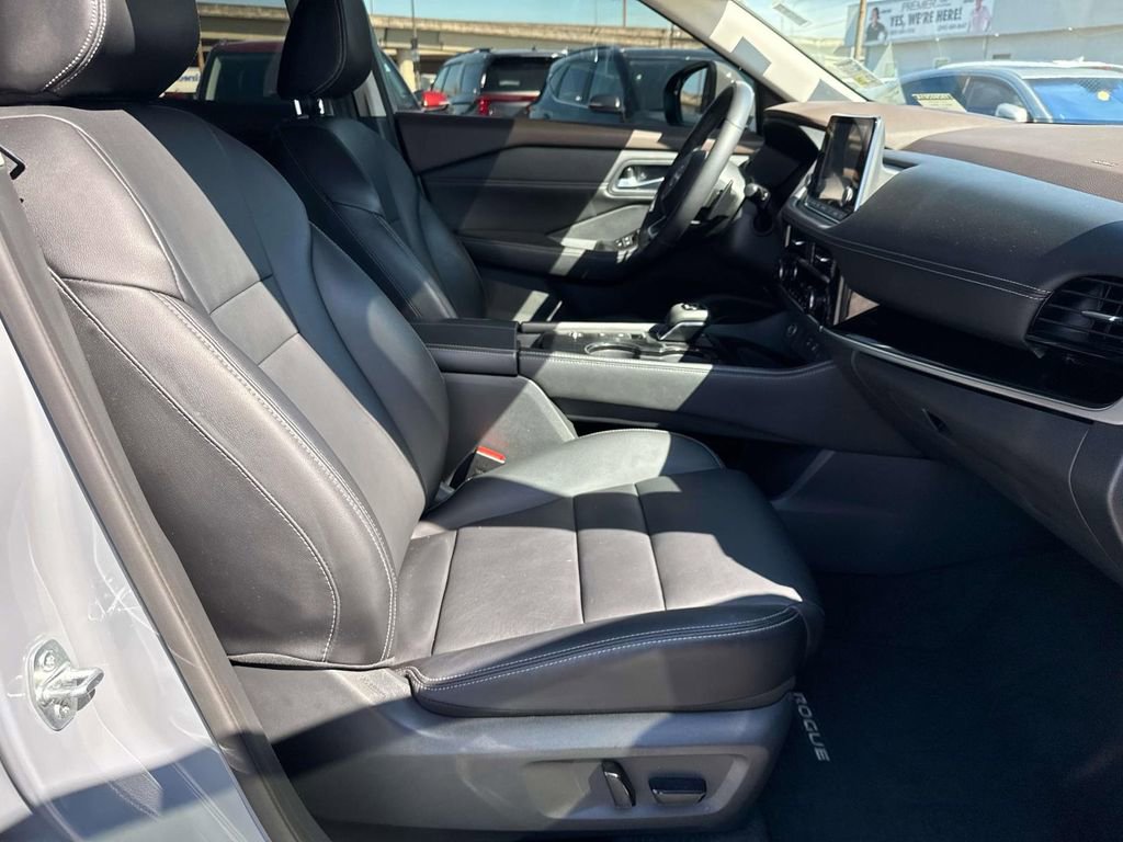 Used 2023 Nissan Rogue SL image 21