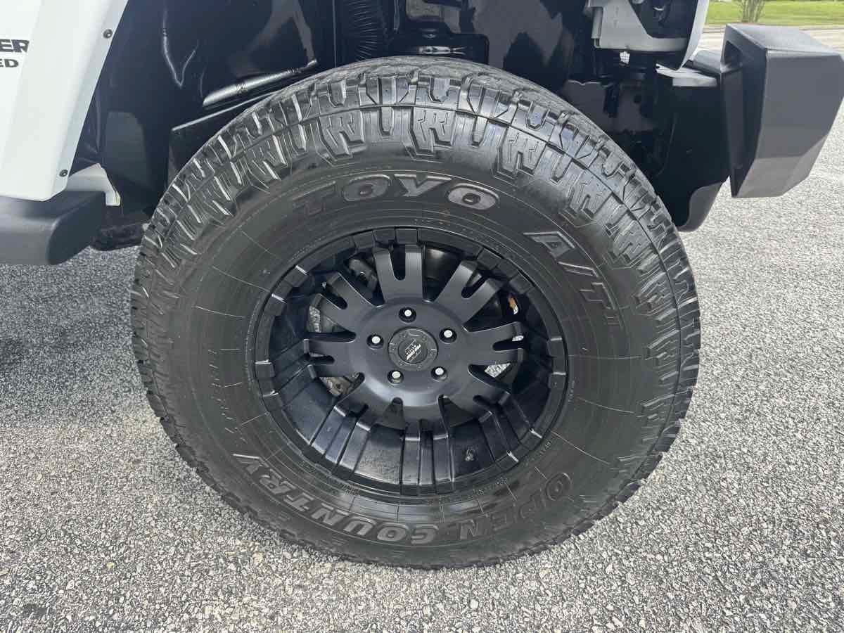 Used 2012 Jeep Wrangler Unlimited Sahara AWD/4WD image 32