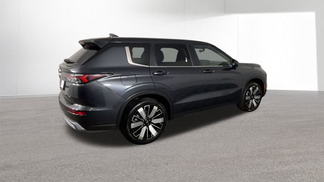 Used 2025 Mitsubishi Outlander SE image 10