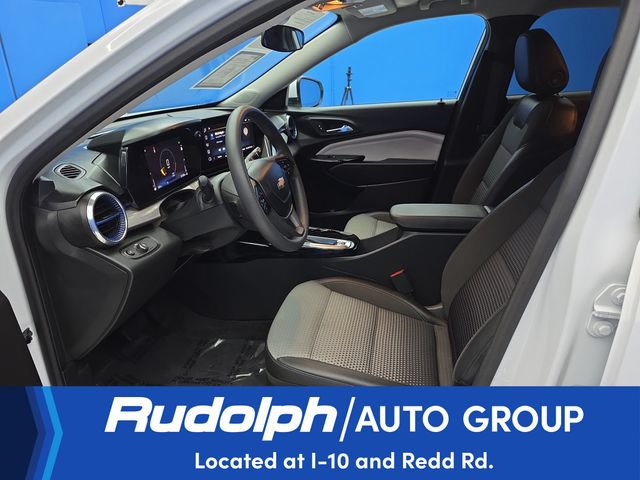 Used 2025 Chevrolet Trax LT FWD image 9