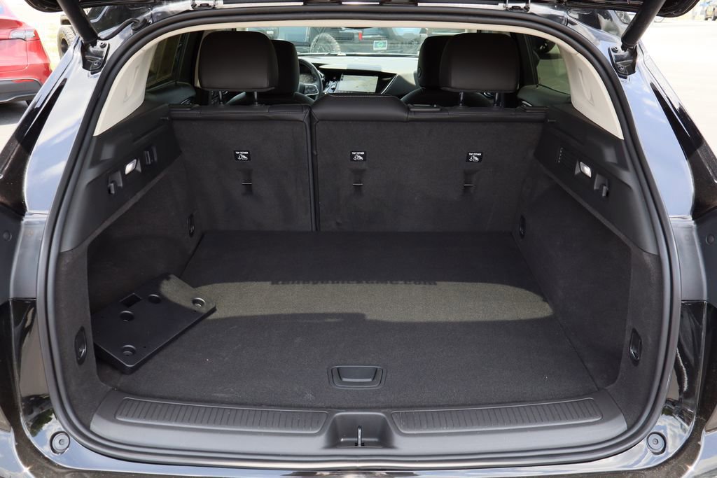 Certified 2022 Buick Envision Essence w/ Technology Package I FWD image 24