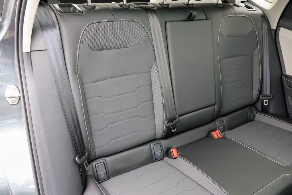 New 2025 Volkswagen Taos SE image 39