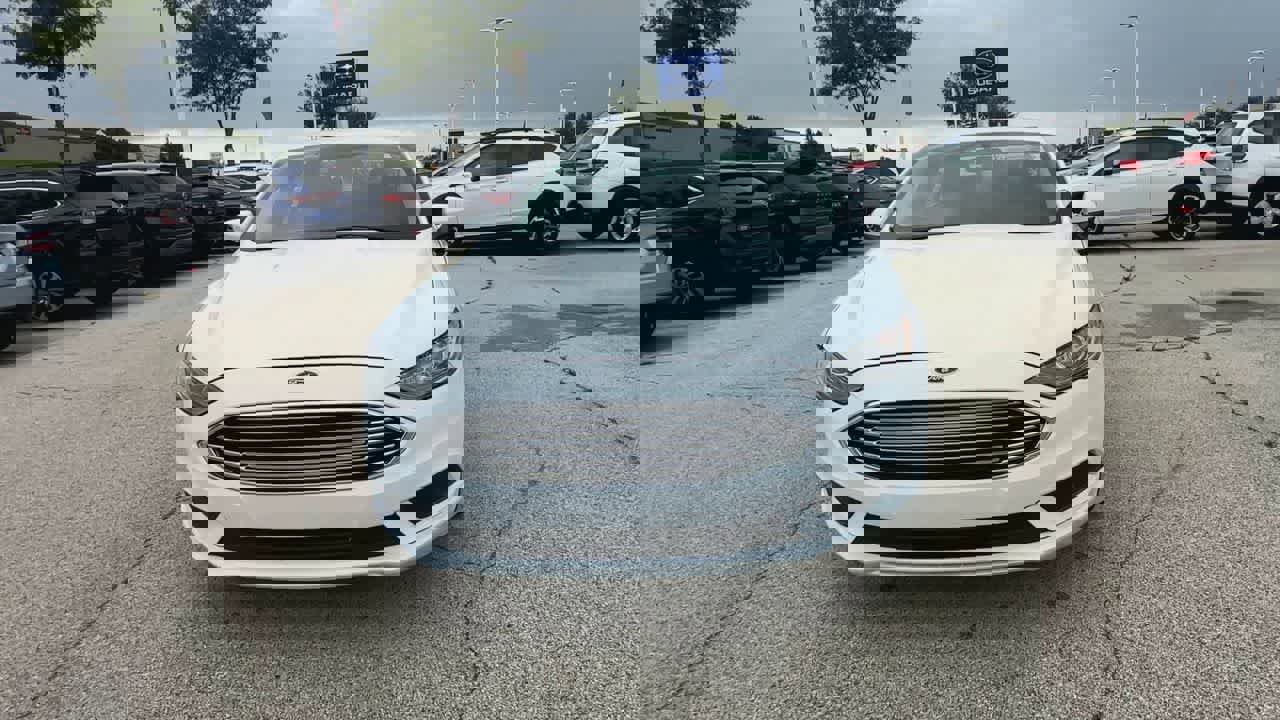 Used 2018 Ford Fusion SE image 3