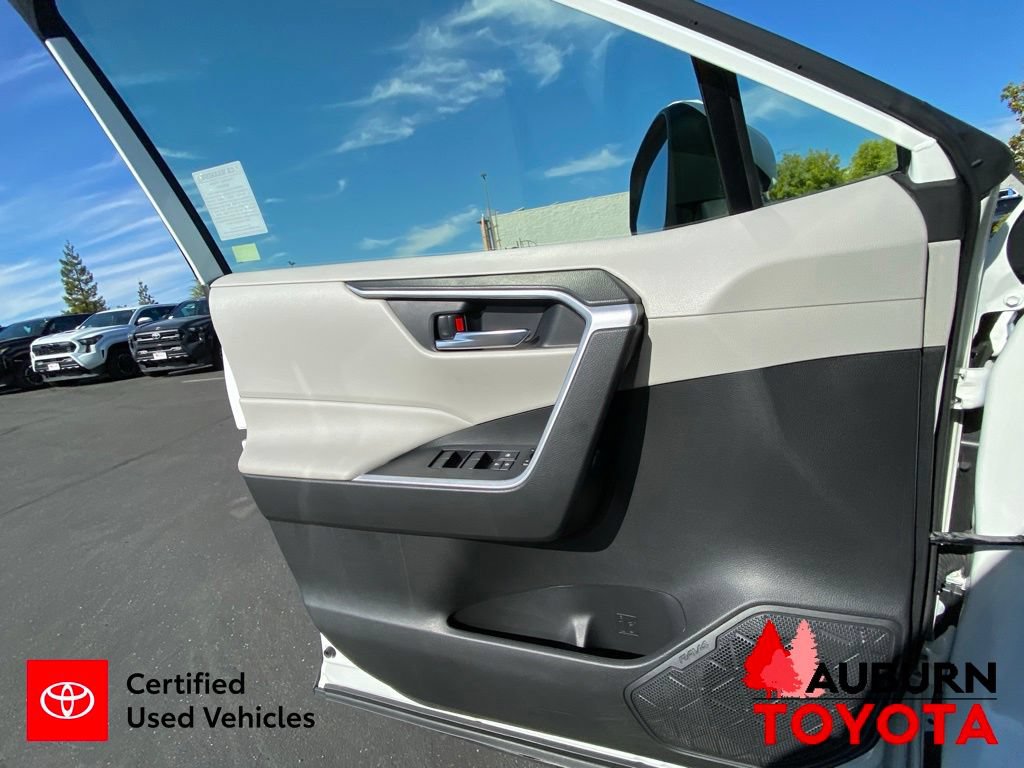 Certified 2021 Toyota RAV4 XLE w/ Convenience Package AWD/4WD image 35
