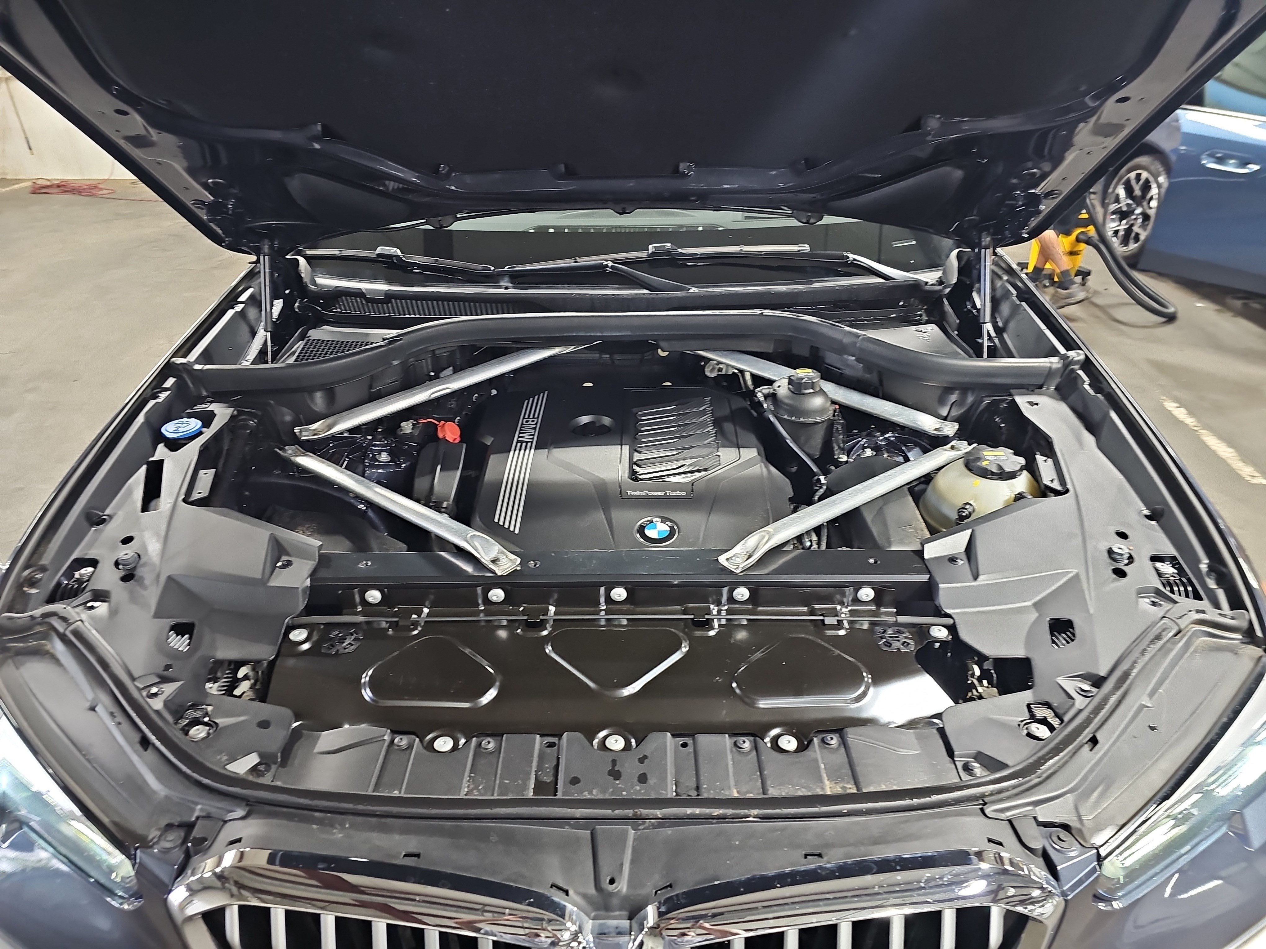 Used 2020 BMW X5 xDrive40i w/ Premium Package AWD/4WD image 31