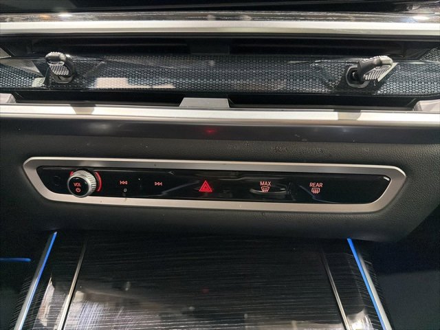 Used 2025 BMW X7 xDrive40i w/ Executive Package image 41
