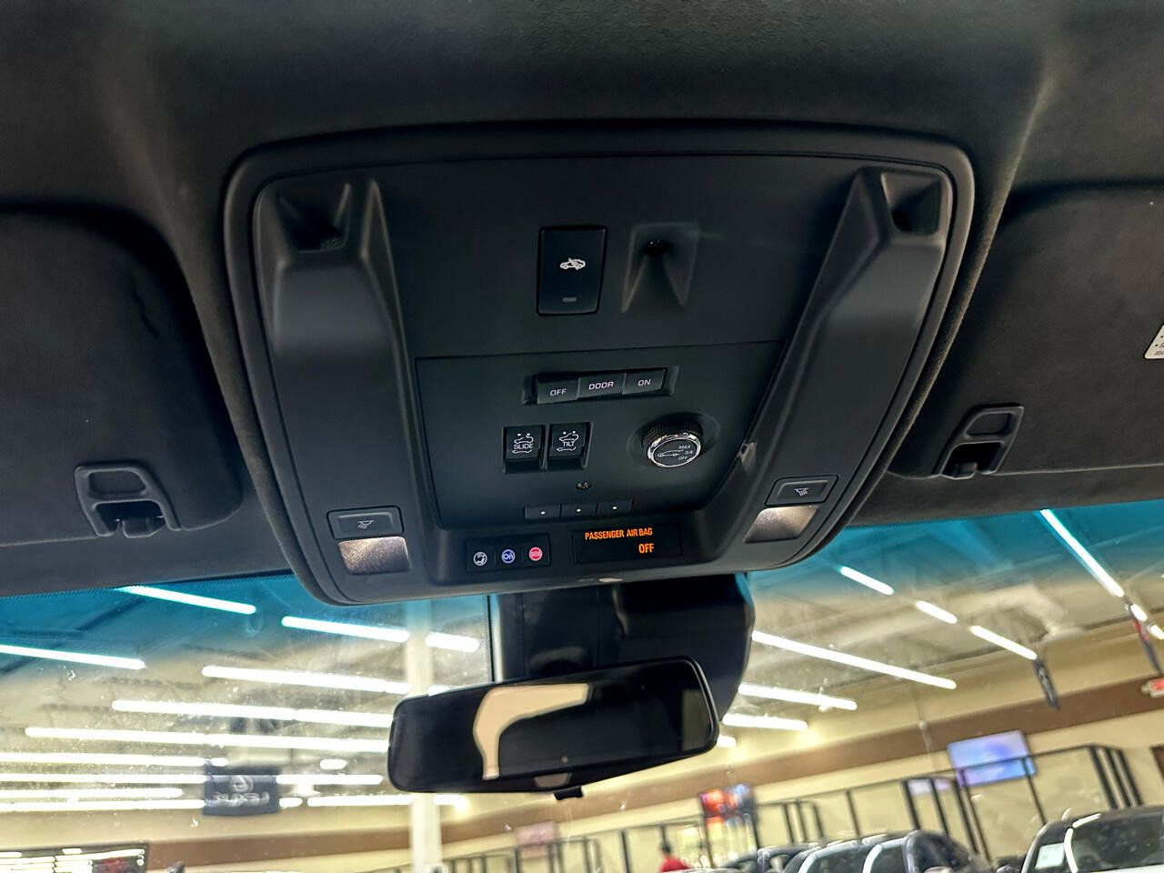 Used 2017 Cadillac Escalade Platinum image 31