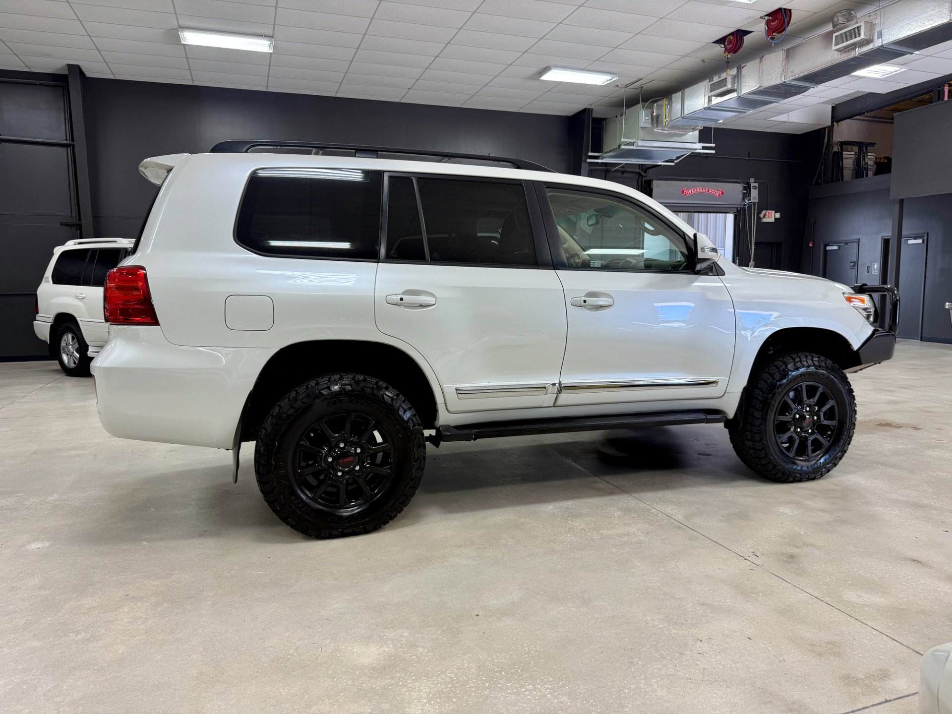 Used 2015 Toyota Land Cruiser image 3